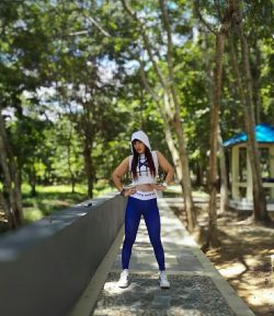 CROPPED SLEVELES HODIE SXB FUNN AND LEGGING