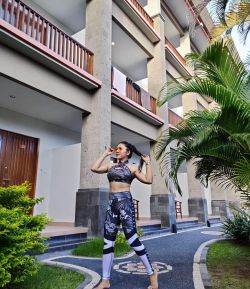 SXB FOUNDO FLORAL SPORT BRA TWO AND LEGGING